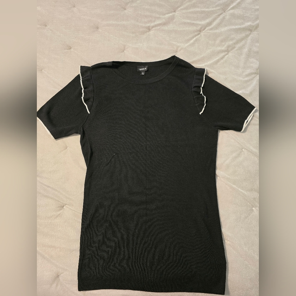 EUC!! Torrid Knit Sweater With Ruffled Sleeves
